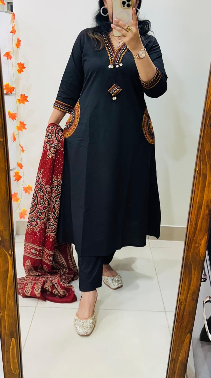 Black Floral Embroidered Anarkali Kurta Set with Dupatta